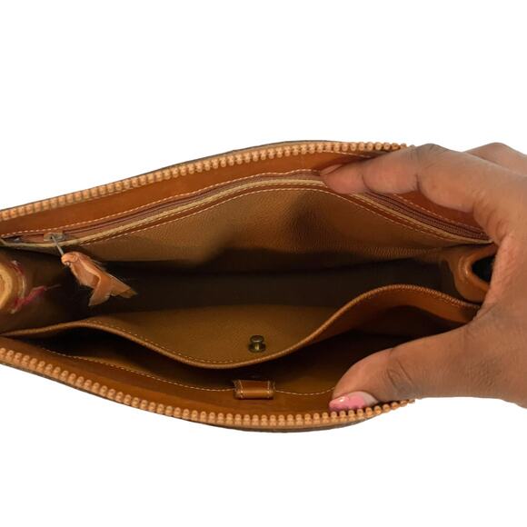 Vintage Dooney & Bourke All Weather Leather Crossbody Pouch - Picture 7 of 9